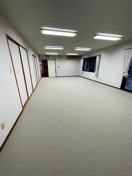 相生市 カーペット張替 施工後 明るく清潔感のある室内空間