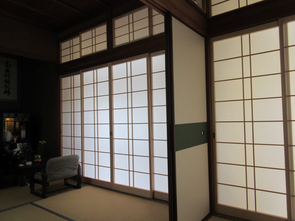 赤穂市　障子の貼替