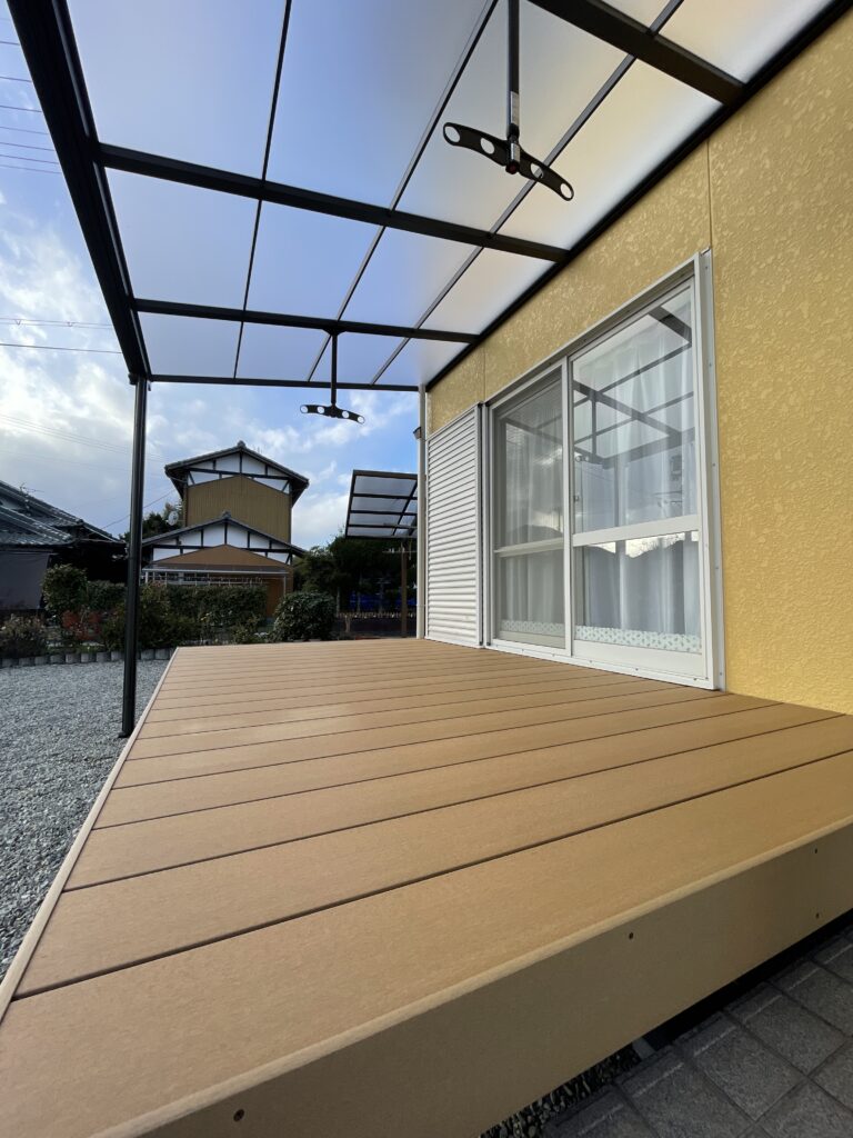 相生市　外構リフォーム　ウッドデッキ　LIXIL製　樹ら楽ステージ　テラス屋根　LIXIL製　スピーネ
