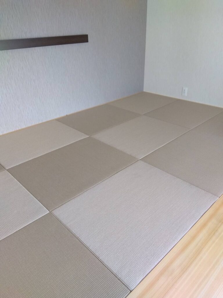姫路市勝原区　琉球畳風　縁無し半帖畳　ダイケン　清流　灰桜色