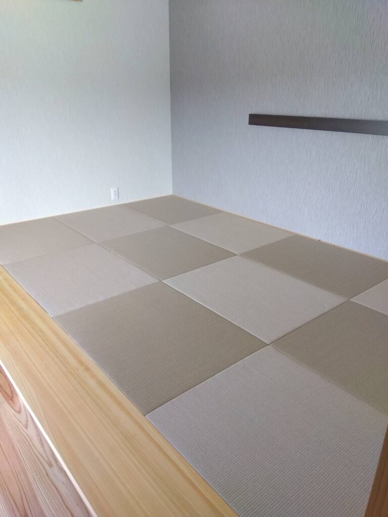 姫路市勝原区　琉球畳風　縁無し半帖畳　ダイケン　清流　灰桜色
