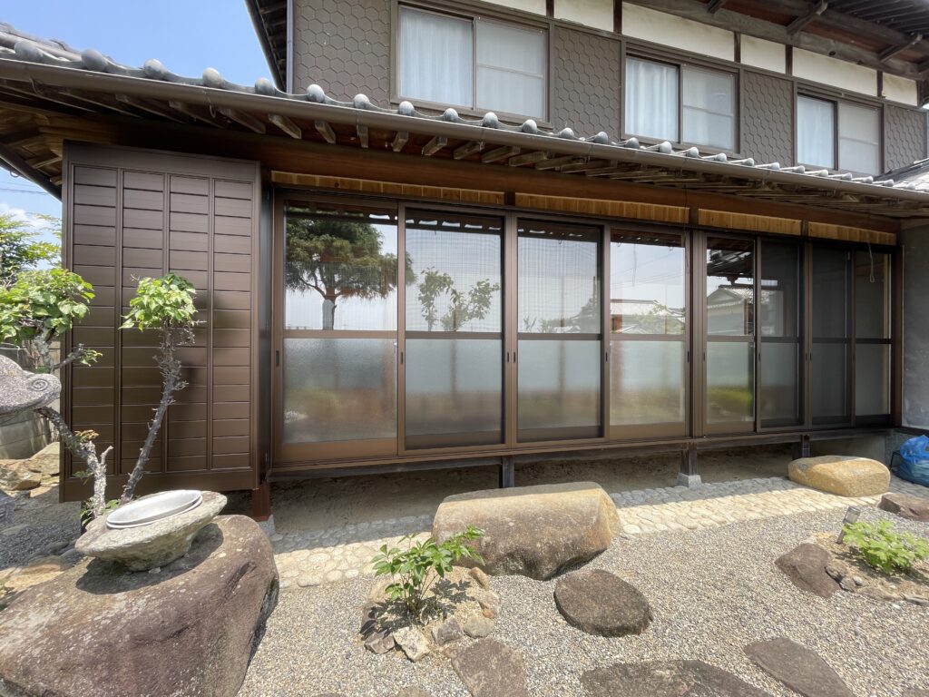 たつの市　木製の窓・雨戸をアルミ製の窓・雨戸に取り替え