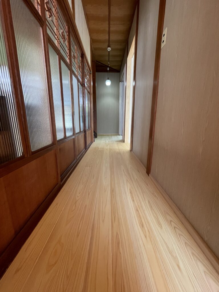 たつの市　洋室廊下改装　無垢材　桧フローリング