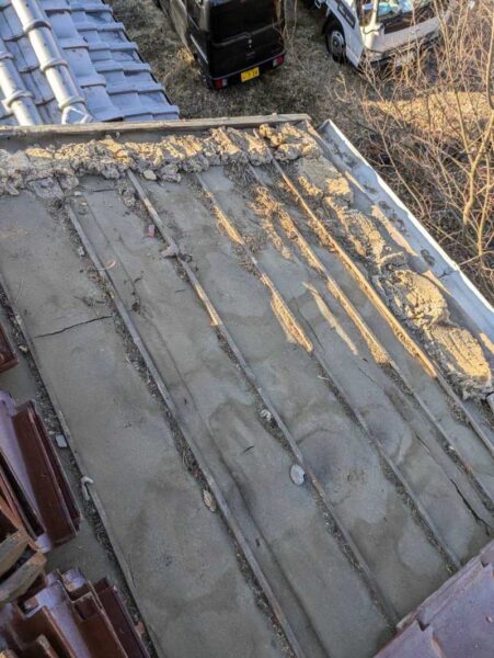兵庫県たつの市で屋根葺き替えの瓦解体工事、作業だけではない職人の想いをお届け