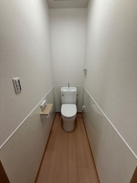 たつの市揖西町　店舗から寄宿舎 改築 リノベーション 施工後 トイレ TOTO製 ピュアレストQR