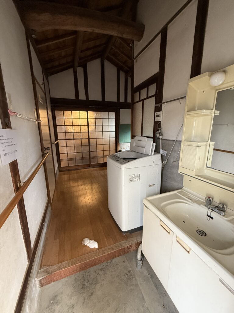 たつの市揖保川町　一戸建リフォーム　洗面室　劣化 施工前