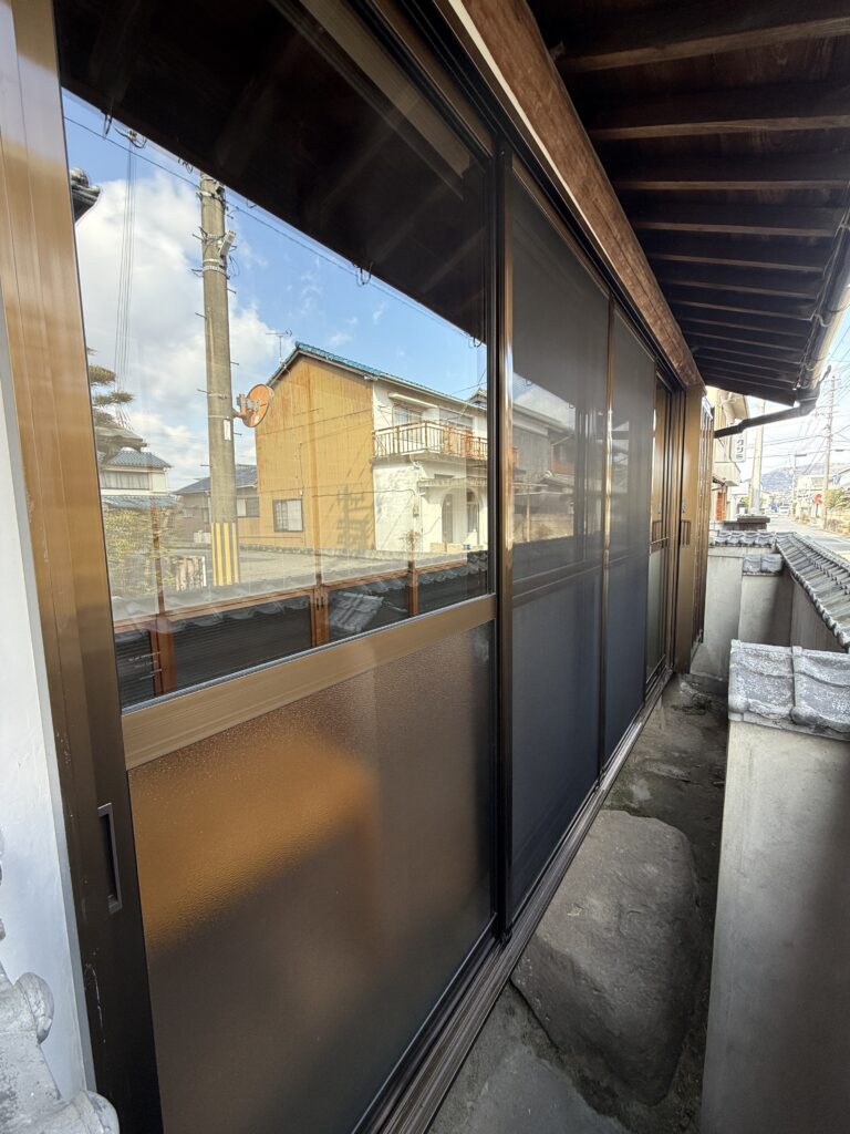たつの市揖保川町　一戸建リフォーム　三協立山アルミ製サッシ ペアガラス アルミ製雨戸 施工後