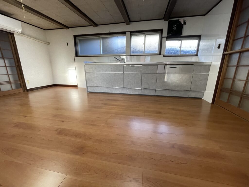 たつの市揖保川町　一戸建リフォーム LIXIL製 シエラ システムキッチン 取替 東洋テックスJuriフロア貼 アイカ工業キッチンパネル 施工後