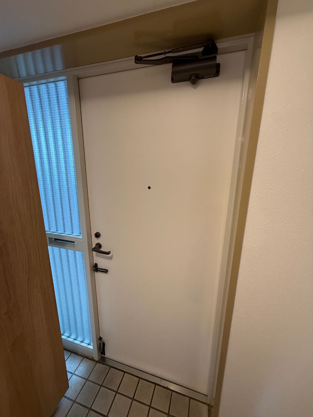 姫路市　マンションリフォーム　ダイノックシート貼り