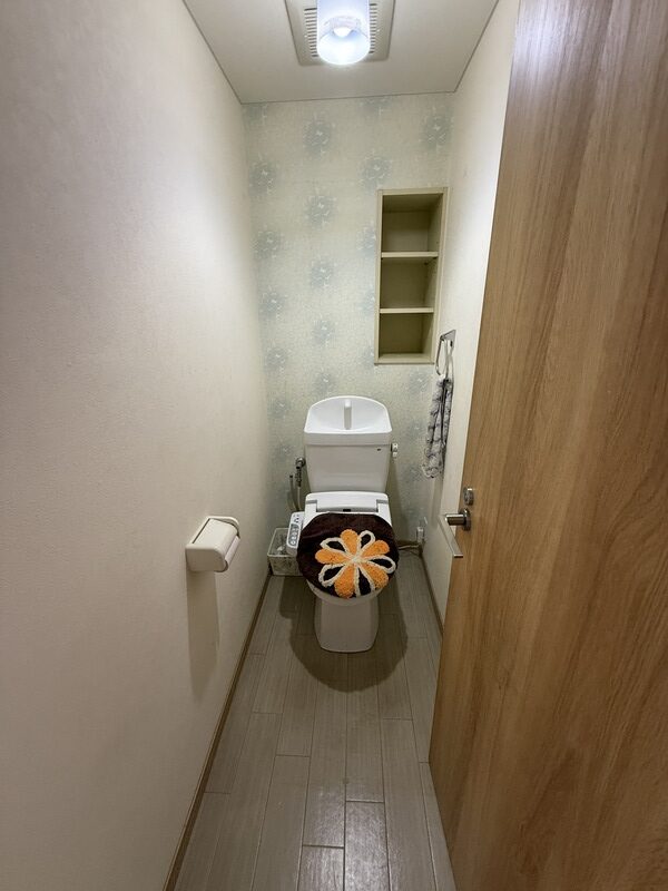 兵庫県姫路市|限られた空間をスッキリと。将来まで安心して使えるトイレリフォーム (施工前 ビフォー)