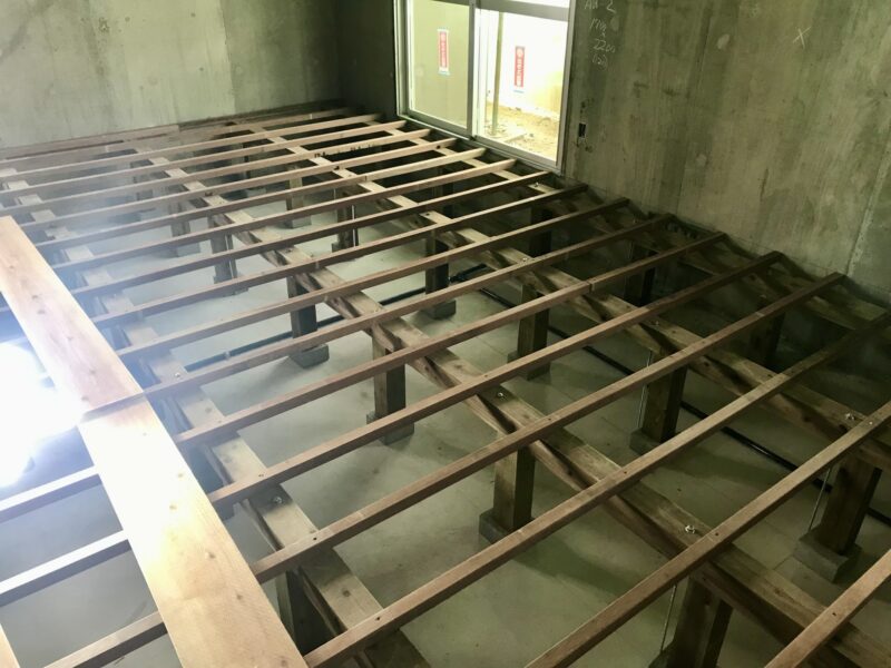 畳が敷かれた広い和室