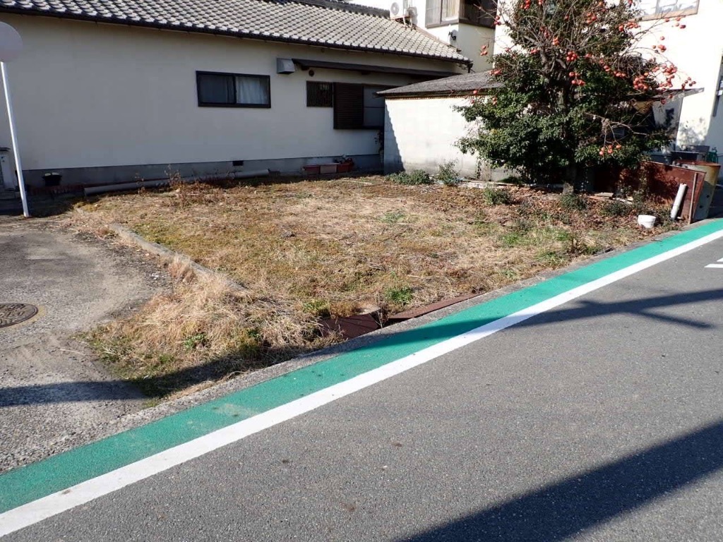 雑草が生えて困っているの外構・エクステリア施工前の様子｜頃安畳商店