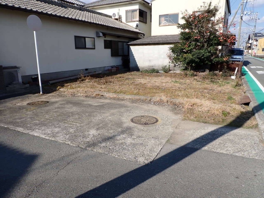 雑草が生えて困っているの外構・エクステリア施工前の様子3枚目｜頃安畳商店