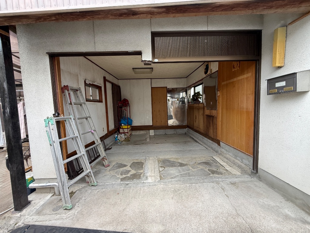 揖保町太子町の窓・サッシ施工前の様子|頃安畳商店