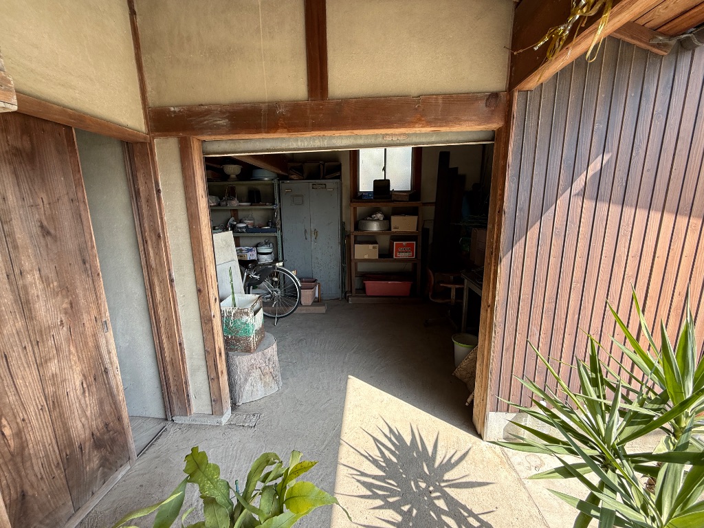 揖保郡太子町の窓・サッシ施工前の様子2枚目｜頃安畳商店