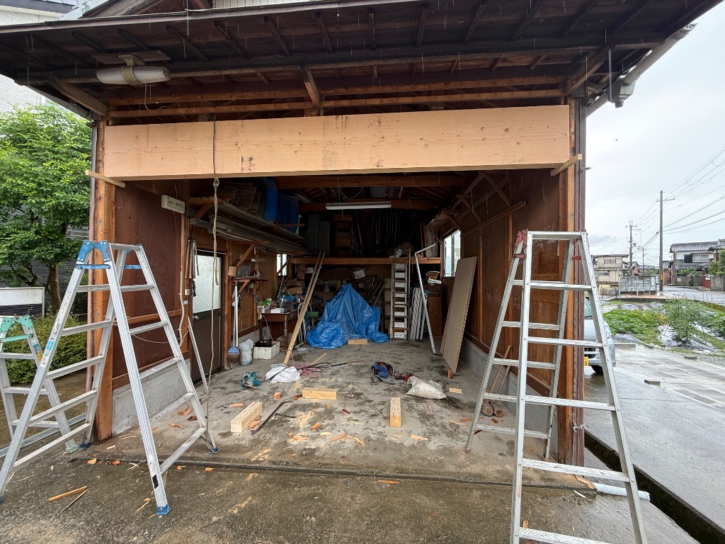 たつの市誉田町の窓・サッシ施工中の様子3枚目|頃安畳商店